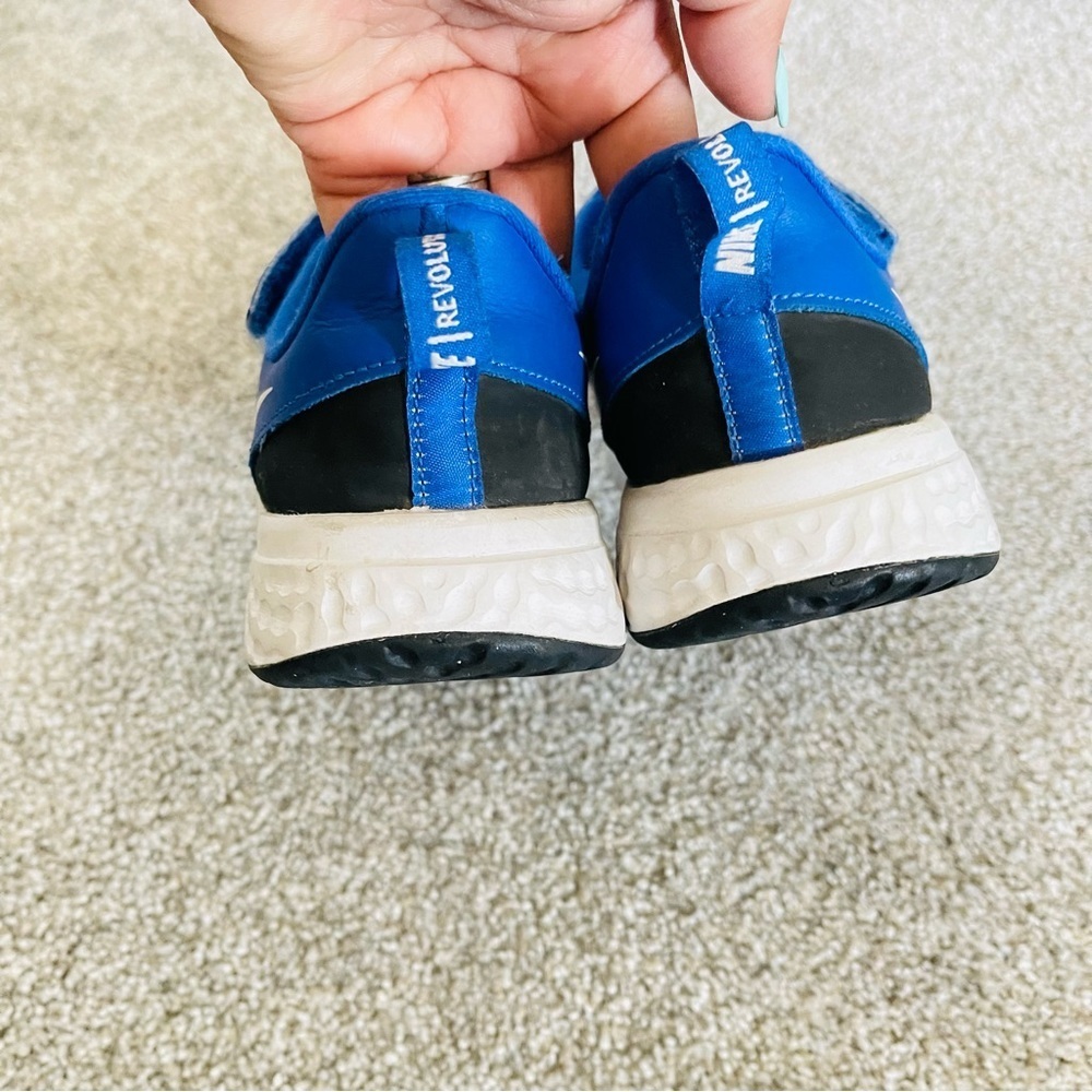 Nike Youth Revolution Sneakers - Picture 5 of 7